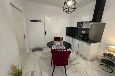 Cuisine ou kitchenette dans l'établissement Le Dolce Vita - Centre historique, proche toutes commodités, stationnement aisé, Wifi-Netflix