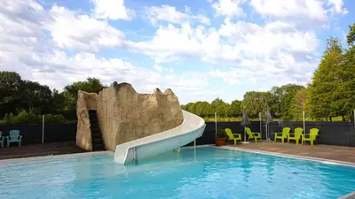 Piscine de l'établissement Camping L'Etruyere ou située à proximité