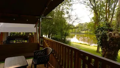 Vue sur la rivière ou le fleuve situé(e) à proximité de le camping