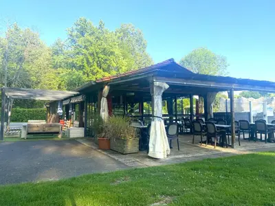 Restaurant ou autre lieu de restauration dans l'établissement Camping L'Etruyere