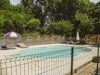 Piscine de l'établissement LA LAUJÈRE Chambres d'hôtes ROMANCE ou située à proximité