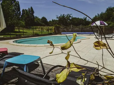 Piscine de l'établissement LA LAUJÈRE Chambres d'hôtes ROMANCE ou située à proximité