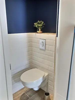 Salle de bains dans l'établissement Villa Exceptionnelle Piscine et Jardin privé Séjour Haut de gamme proche La Rochelle