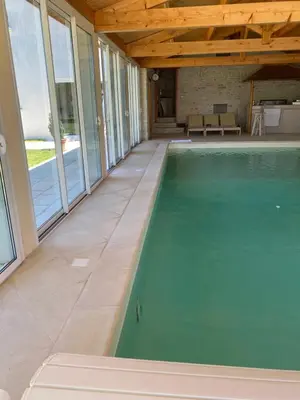 Piscine de l'établissement LE VIEUX MOULIN ou située à proximité