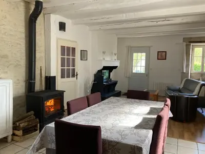 Coin salon dans l'établissement Charmante maison dans la vallée de la Charente