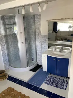 Cuisine ou kitchenette dans l'établissement Charmante maison dans la vallée de la Charente