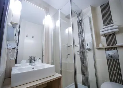 Salle de bains dans l'établissement Hôtel Inn Design & Restaurant Rochefort