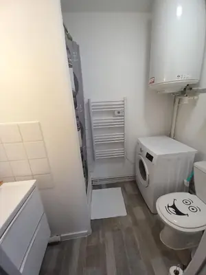 Salle de bains dans l'établissement Studio Simplicien *Cosy* plein centre ville de Poitiers *TV* Wifi *Café*