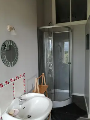 Salle de bains dans l'établissement Domaine de Savignac