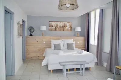Un ou plusieurs lits dans un hébergement de l'établissement Les trois cèdres