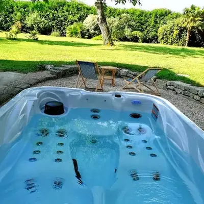 Gîte dans une ambiance végétale avec Spa privatif