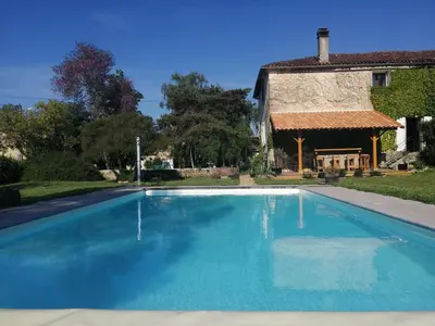 Piscine de l'établissement Les Granges de la Leigne, Ruffec ou située à proximité