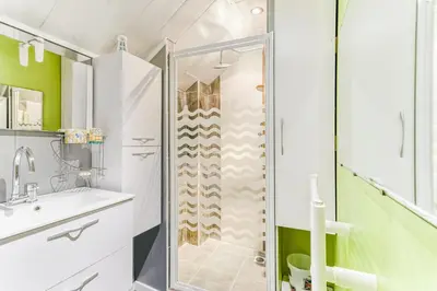 Salle de bains dans l'établissement Le Pardoux