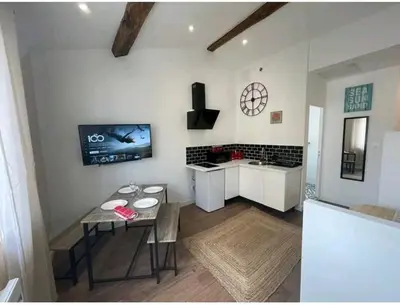 Cuisine ou kitchenette dans l'établissement The California Dream - hyper-centre - 2mn gare SNCF - WIFI NETFLIX gratuit