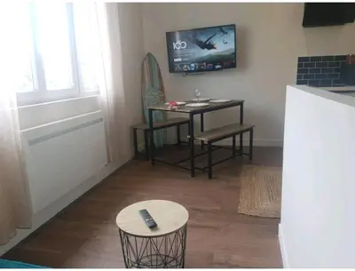 Télévision ou salle de divertissement dans l'établissement The California Dream - hyper-centre - 2mn gare SNCF - WIFI NETFLIX gratuit
