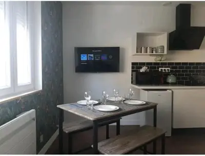 Cuisine ou kitchenette dans l'établissement La Nouvelle-Orléans - hyper-centre- 2mn SNCF - Wi-Fi Netflix gratuit