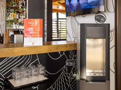 Salon ou bar de l'établissement Ibis Angoulême Nord