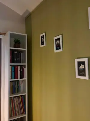 Bibliothèque dans la maison de vacances