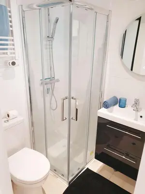 Salle de bains dans l'établissement Joli T2 centre ville avec cour, climatisation et fibre