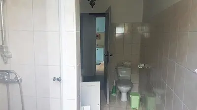 Salle de bains dans l'établissement maison calme et paisible