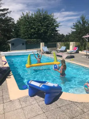 Piscine de l'établissement Les Roches ou située à proximité