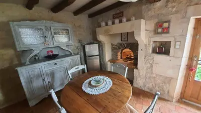 Cuisine ou kitchenette dans l'établissement La Charmentaise