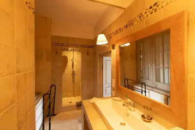 Salle de bains dans l'établissement Le Clos Du Gue
