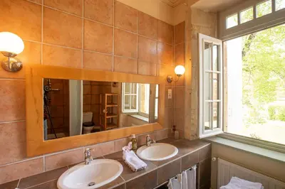 Salle de bains dans l'établissement Le Clos Du Gue