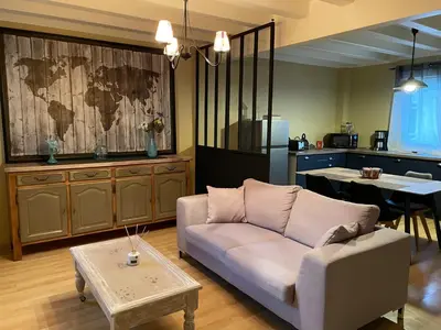Coin salon dans l'établissement Le Maine N 5 FLEAC - Logement entier avec 3 suites SDB - Balcon