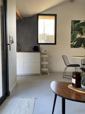 Cuisine ou kitchenette dans l'établissement Le Lodge du Chêne