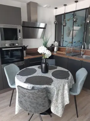 Cuisine ou kitchenette dans l'établissement Casa Aix Keys avec jacuzzi privatif proche plages et Golf