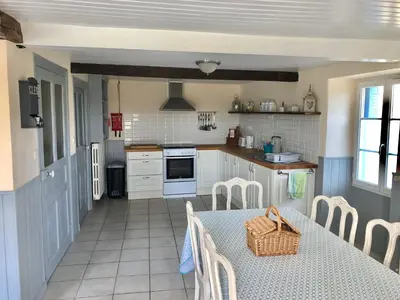 Cuisine ou kitchenette dans l'établissement Petite Aucher