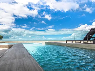 Piscine de l'établissement La Grande Terrasse Hotel & Spa La Rochelle - MGallery Collection ou située à proximité