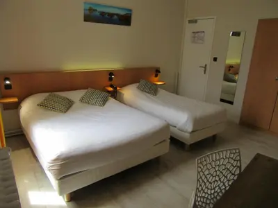 Un ou plusieurs lits dans un hébergement de l'établissement Hotel de France