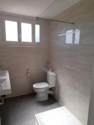 Salle de bains dans l'établissement Hotel de France