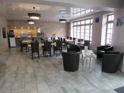 Restaurant ou autre lieu de restauration dans l'établissement Hotel de France