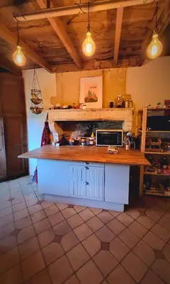 Cuisine ou kitchenette dans l'établissement Nid Charentais Angouleme pool jacuzzi