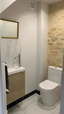 Salle de bains dans l'établissement La Source