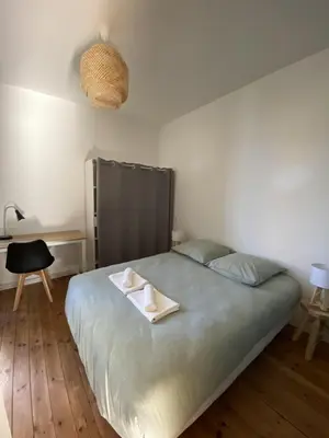 Un ou plusieurs lits dans un hébergement de l'établissement Agréable et vaste maison Angoulême centre ville