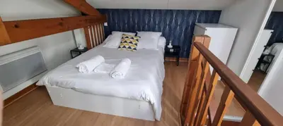 Un ou plusieurs lits dans un hébergement de l'établissement Appartement T2- Le bon accueil / WIFI / PARKING