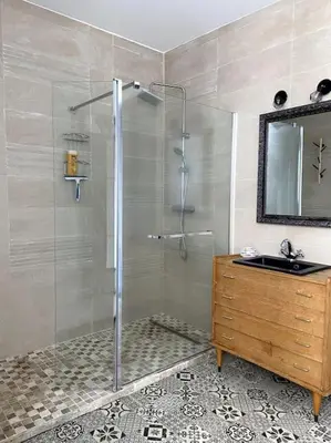 Salle de bains dans l'établissement la maison du dauphin