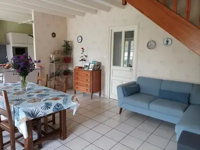 Coin salon dans l'établissement Le logis de LANGE apt Les Aigrettes