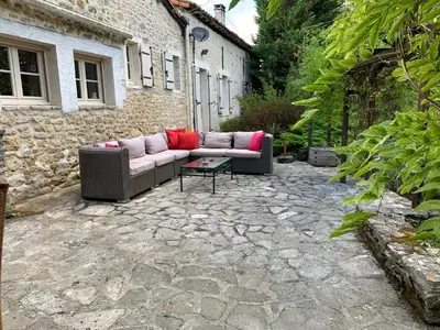 Coin salon dans l'établissement Uniquely Private Holiday Villa in the Charente