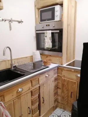 Cuisine ou kitchenette dans l'établissement MAGNIFIQUE ESCALE POITEVINE. THE PLACE TO BE