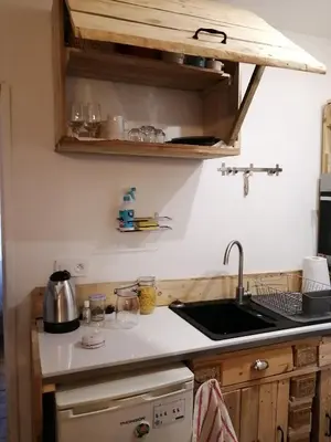 Cuisine ou kitchenette dans l'établissement MAGNIFIQUE ESCALE POITEVINE. THE PLACE TO BE