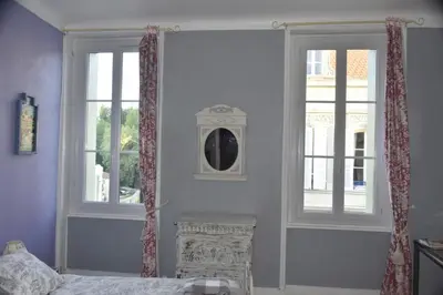Un ou plusieurs lits dans un hébergement de l'établissement Beautiful large stylish villa centrally located in Pons