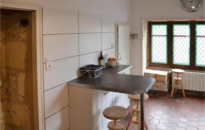 Cuisine ou kitchenette dans l'établissement Nice Home In Saint-Jean-D'angle