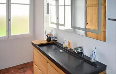 Cuisine ou kitchenette dans l'établissement Nice Home In Saint-Jean-D'angle
