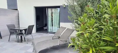 Jardin de l'établissement EMLAVIE - Maison familiale OU Loft SPA - à 3km Futuroscope