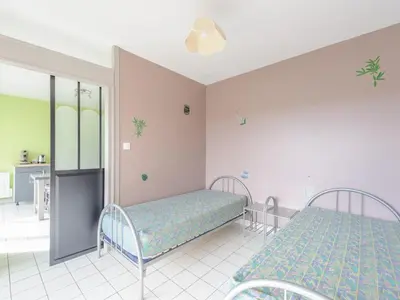 Un ou plusieurs lits dans un hébergement de l'établissement Charmant T2 Bis avec Aperçu Mer, Piscine, Parking Privé à 100m Plage - Châtelaillon-Plage - FR-1-258-199